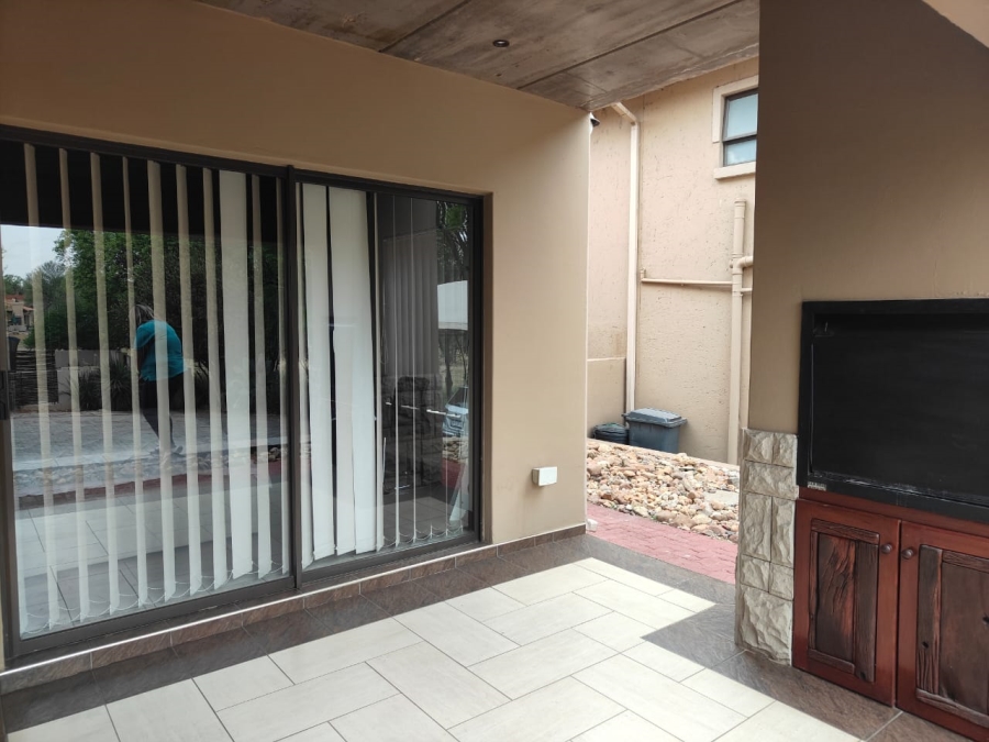 To Let 3 Bedroom Property for Rent in Fleurdal Gauteng