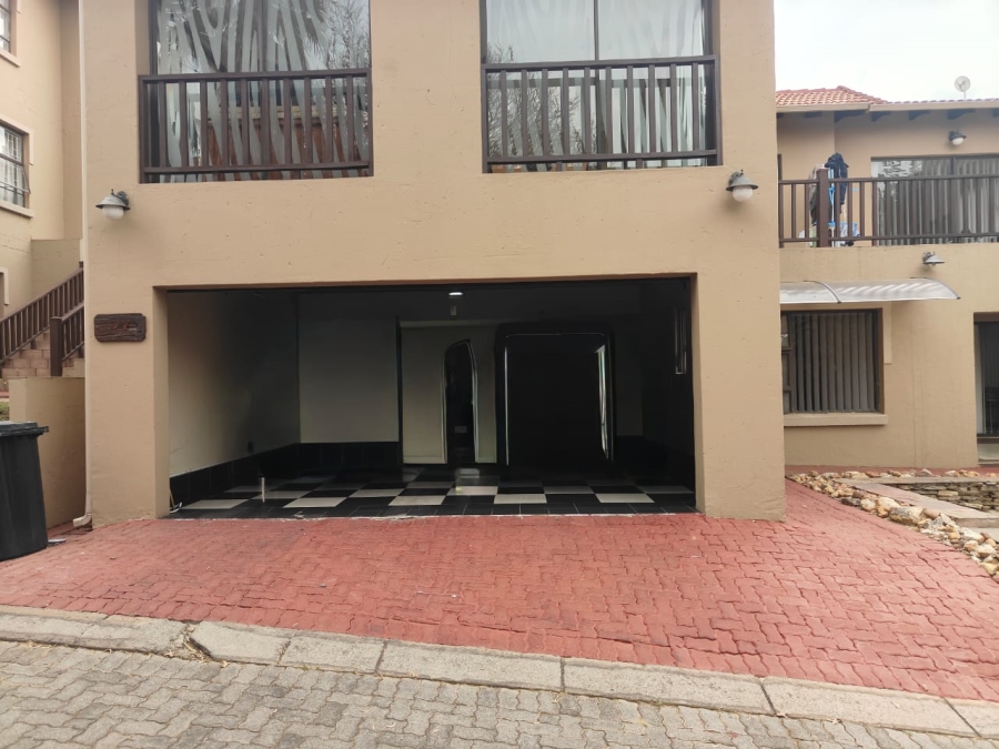 To Let 3 Bedroom Property for Rent in Fleurdal Gauteng