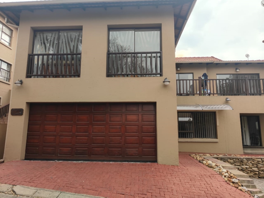 To Let 3 Bedroom Property for Rent in Fleurdal Gauteng