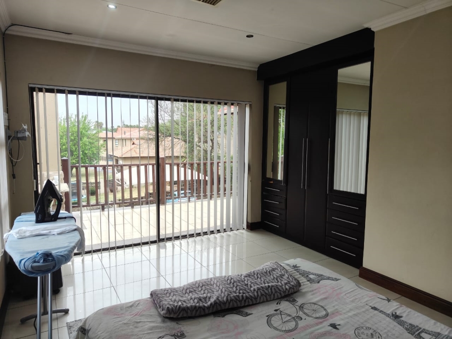 To Let 3 Bedroom Property for Rent in Fleurdal Gauteng