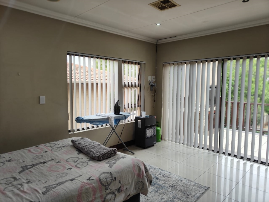 To Let 3 Bedroom Property for Rent in Fleurdal Gauteng