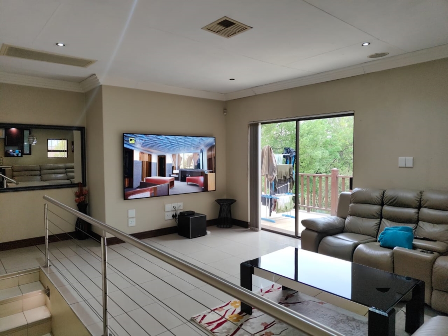 To Let 3 Bedroom Property for Rent in Fleurdal Gauteng