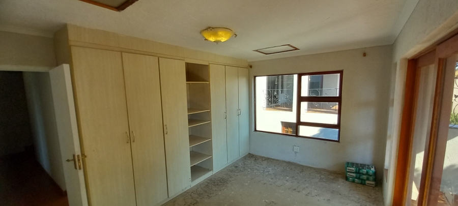 5 Bedroom Property for Sale in Rangeview Gauteng