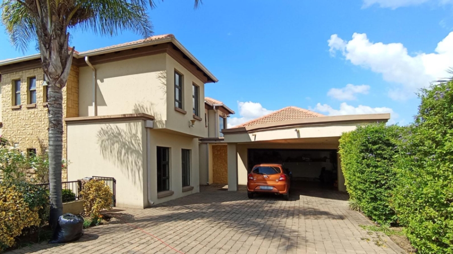 4 Bedroom Property for Sale in Blue Valley Golf Estate Gauteng