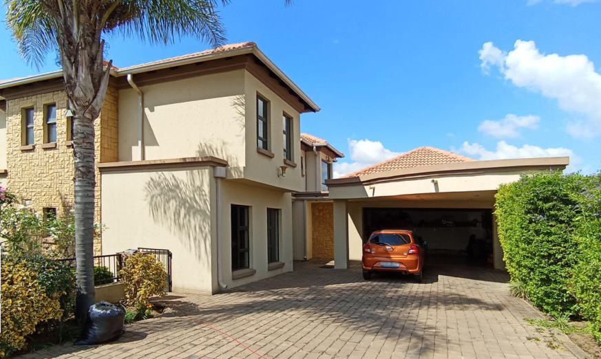 4 Bedroom Property for Sale in Blue Valley Golf Estate Gauteng