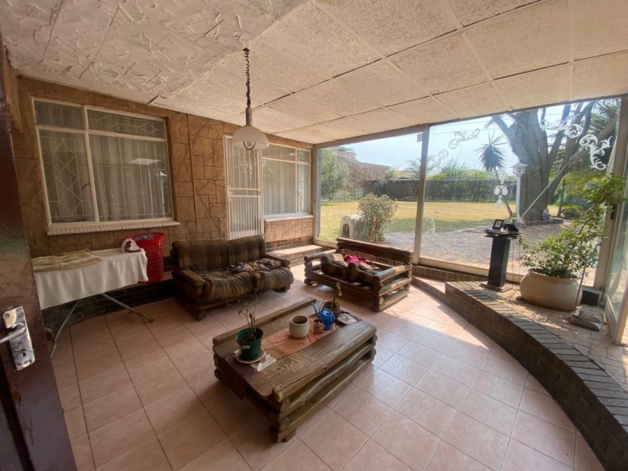 4 Bedroom Property for Sale in Mondeor Gauteng