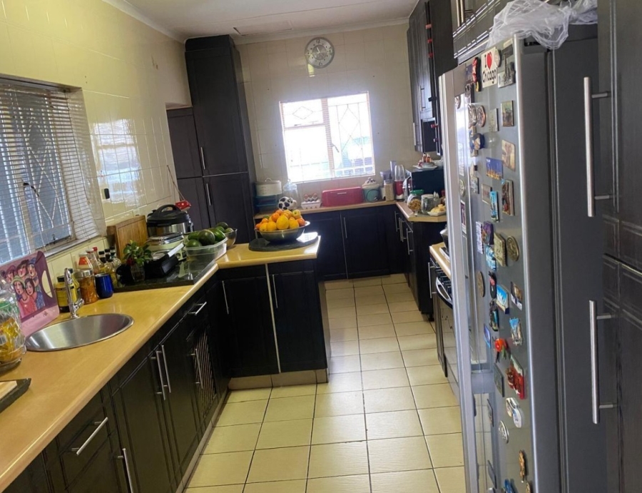 4 Bedroom Property for Sale in Mondeor Gauteng