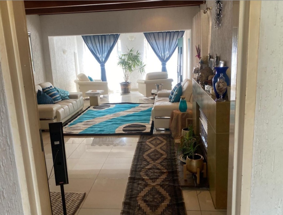 4 Bedroom Property for Sale in Mondeor Gauteng