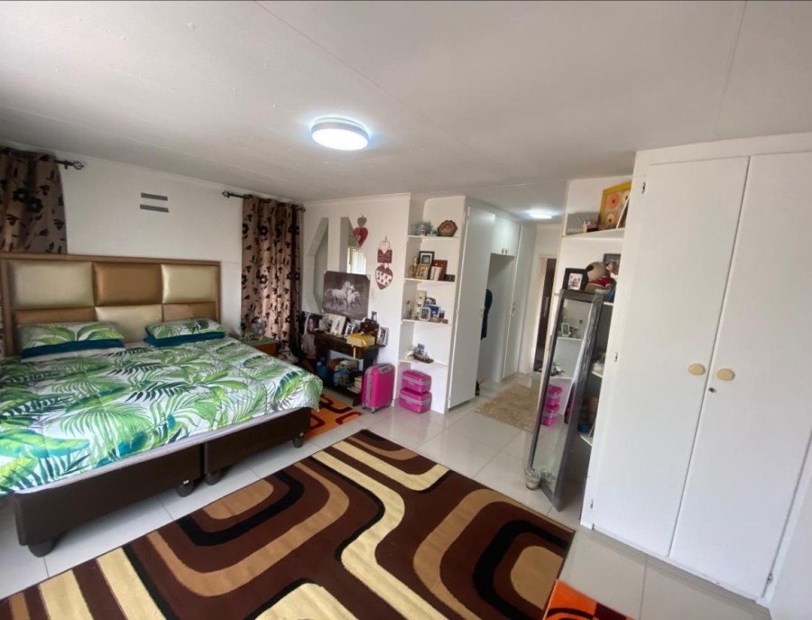 4 Bedroom Property for Sale in Mondeor Gauteng