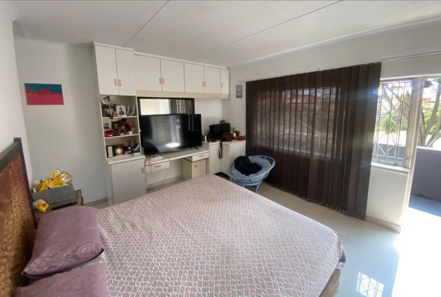 4 Bedroom Property for Sale in Mondeor Gauteng
