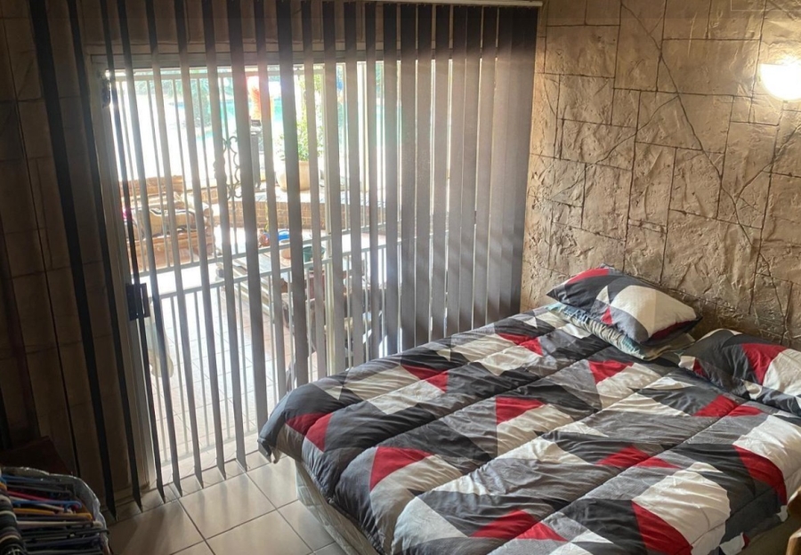 4 Bedroom Property for Sale in Mondeor Gauteng