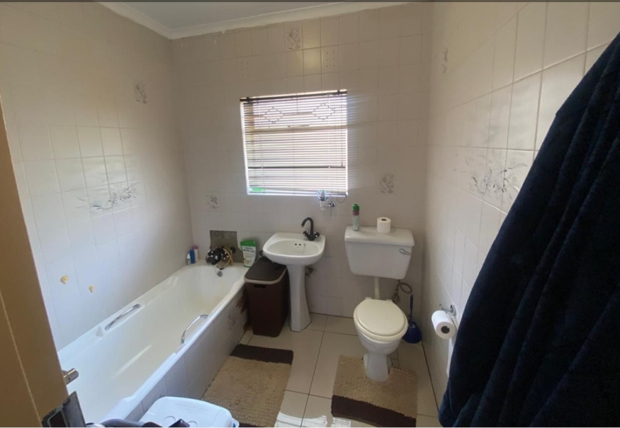 4 Bedroom Property for Sale in Mondeor Gauteng