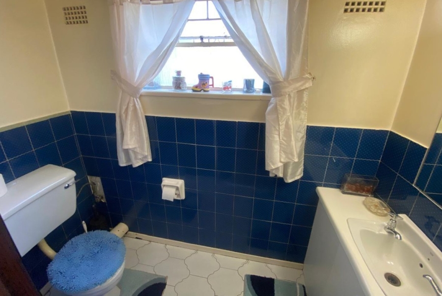4 Bedroom Property for Sale in Mondeor Gauteng