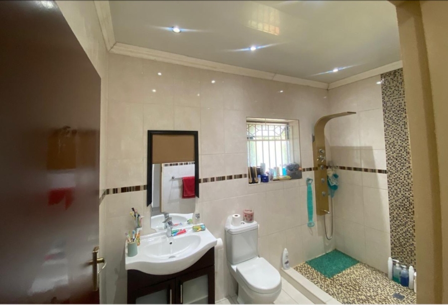 4 Bedroom Property for Sale in Mondeor Gauteng