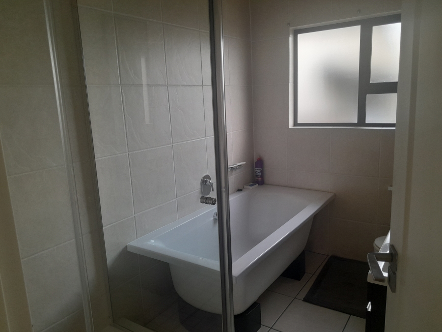 To Let 2 Bedroom Property for Rent in Oakdene Gauteng