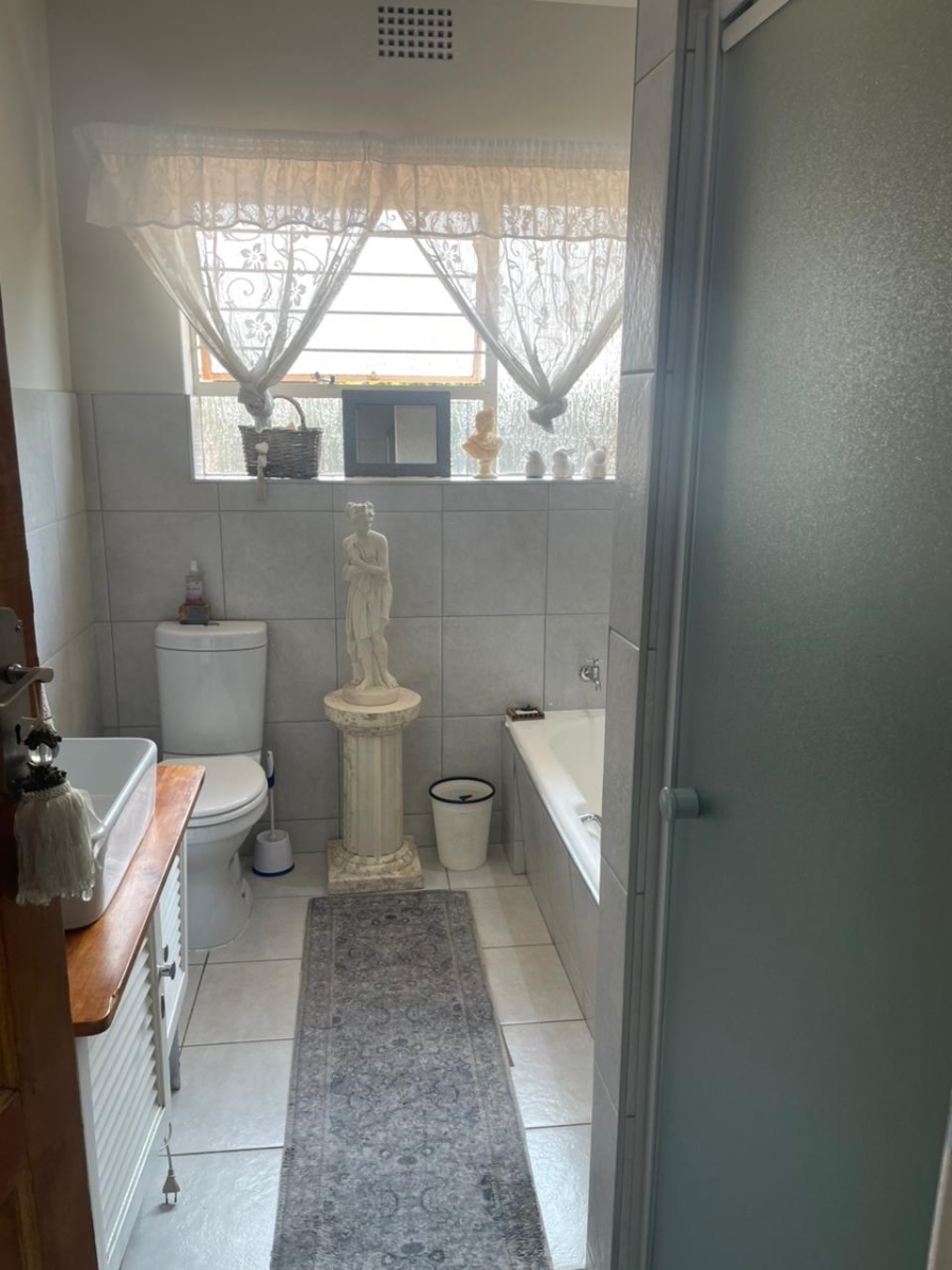 5 Bedroom Property for Sale in Kenmare Gauteng