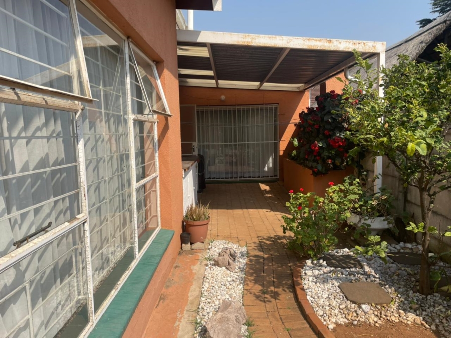 5 Bedroom Property for Sale in Kenmare Gauteng