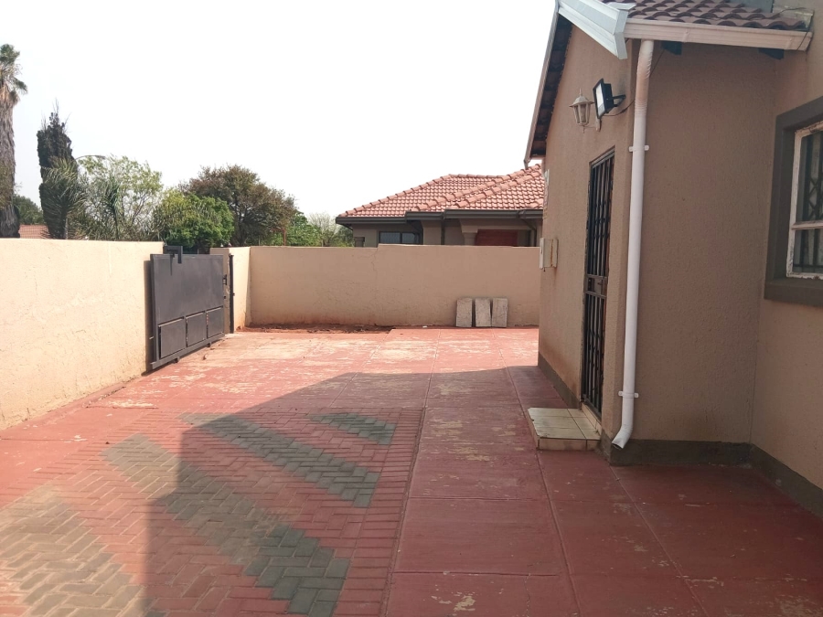 3 Bedroom Property for Sale in Dawn Park Gauteng
