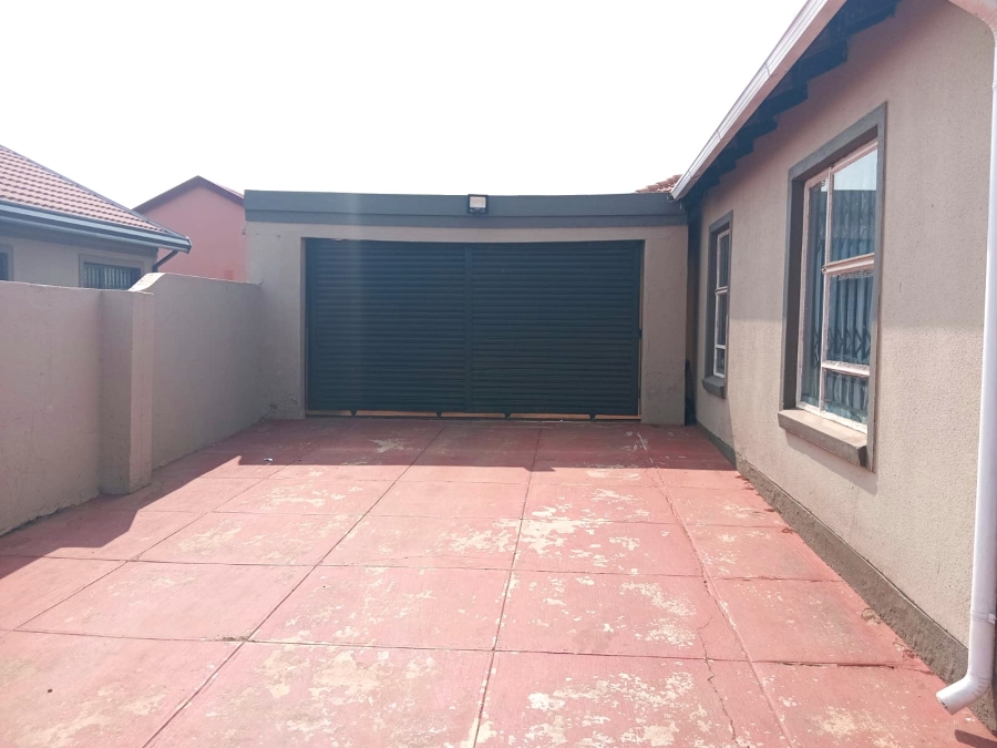3 Bedroom Property for Sale in Dawn Park Gauteng