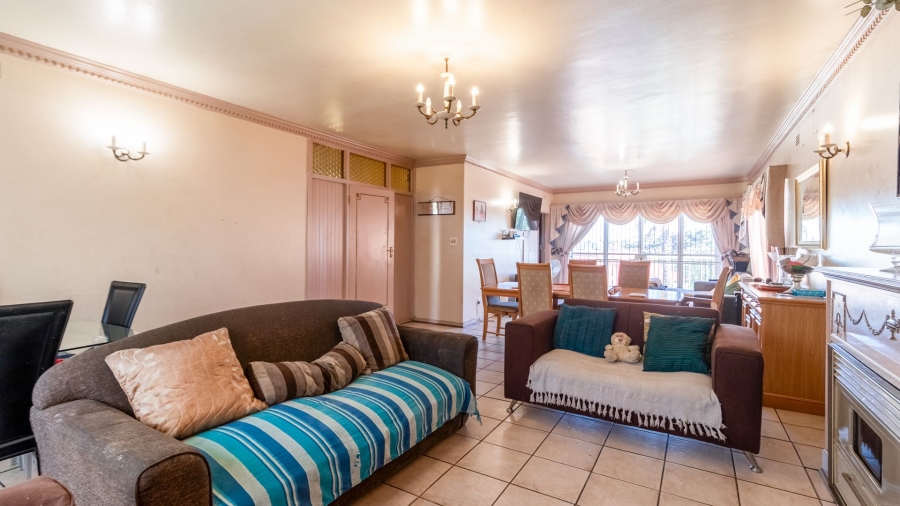 4 Bedroom Property for Sale in Oakdene Gauteng