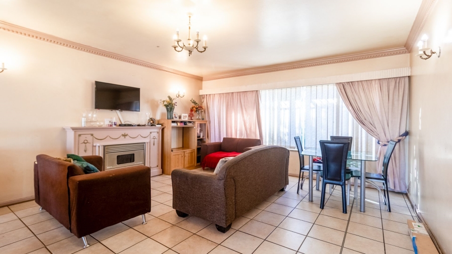 4 Bedroom Property for Sale in Oakdene Gauteng