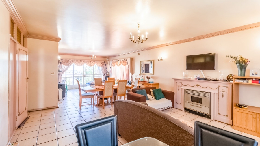 4 Bedroom Property for Sale in Oakdene Gauteng