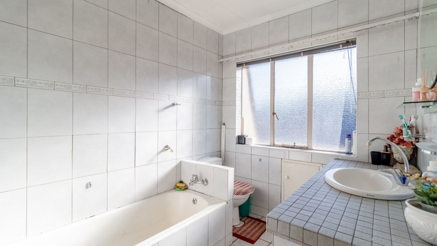 4 Bedroom Property for Sale in Oakdene Gauteng