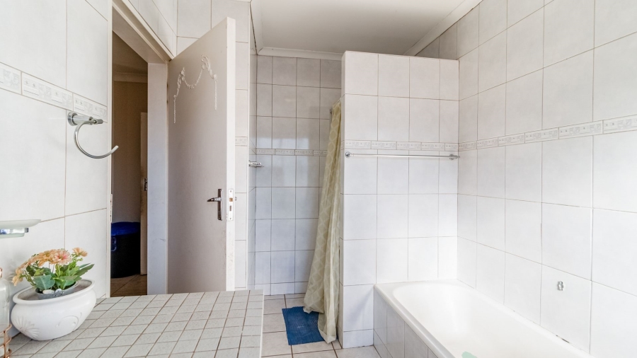 4 Bedroom Property for Sale in Oakdene Gauteng