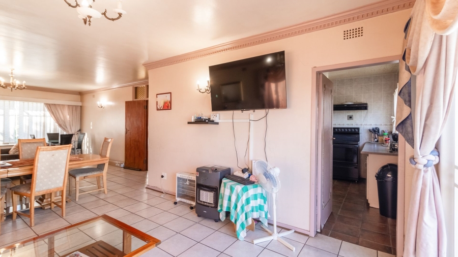 4 Bedroom Property for Sale in Oakdene Gauteng