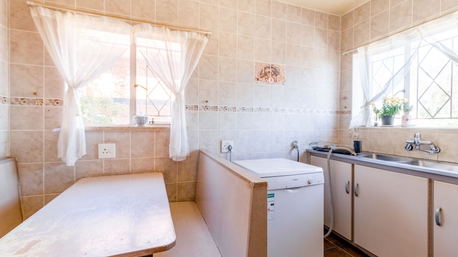 4 Bedroom Property for Sale in Oakdene Gauteng