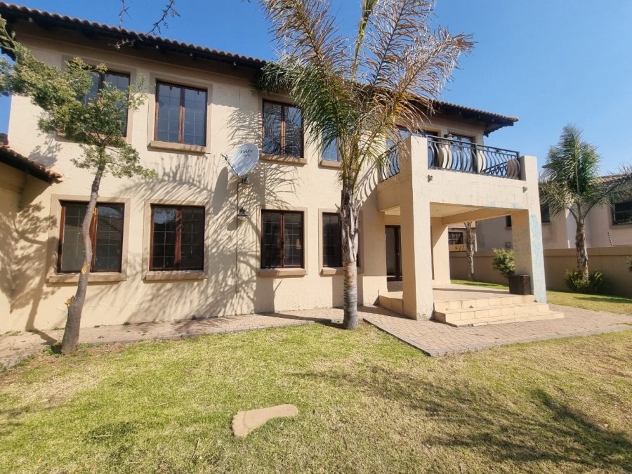5 Bedroom Property for Sale in Sonneveld Gauteng