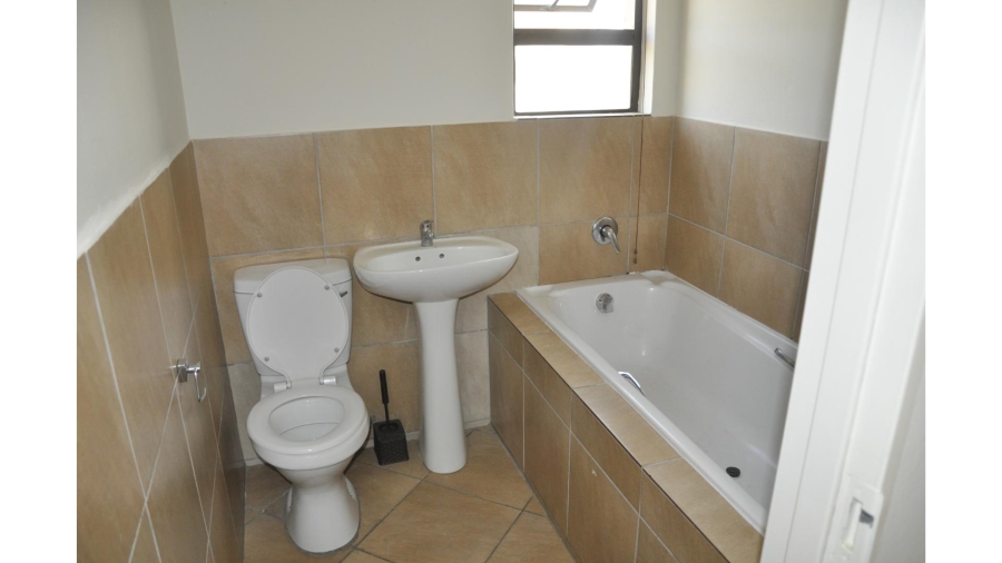 To Let 2 Bedroom Property for Rent in Noordwyk Gauteng