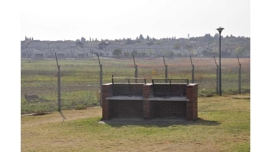 To Let 2 Bedroom Property for Rent in Noordwyk Gauteng