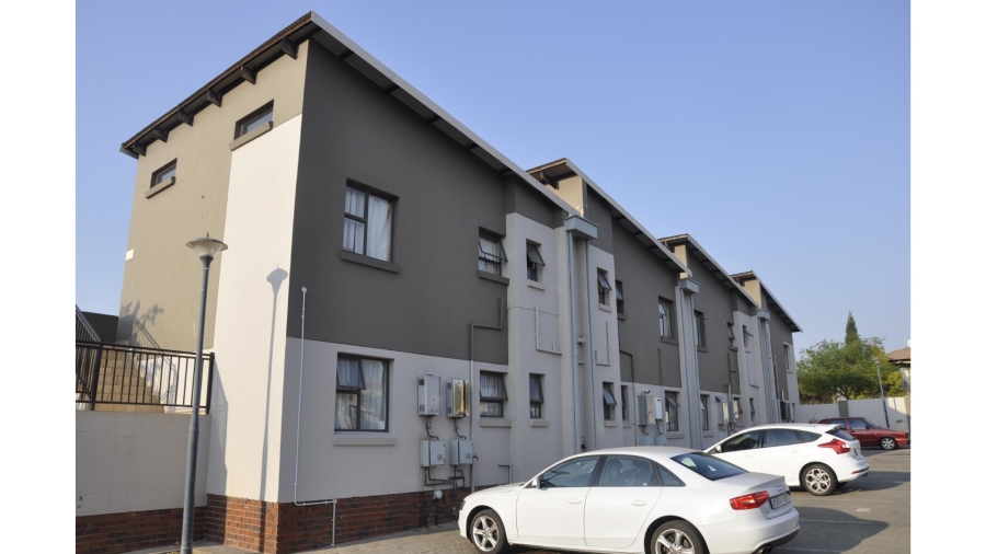 To Let 2 Bedroom Property for Rent in Noordwyk Gauteng