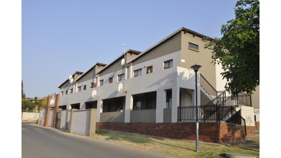 To Let 2 Bedroom Property for Rent in Noordwyk Gauteng