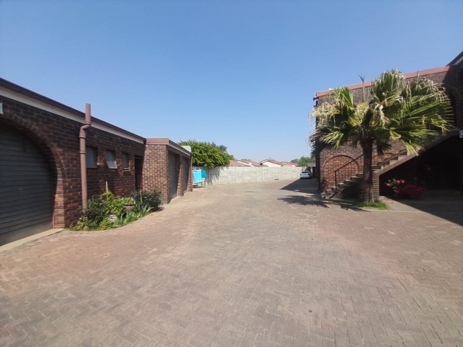 2 Bedroom Property for Sale in Three Rivers Gauteng