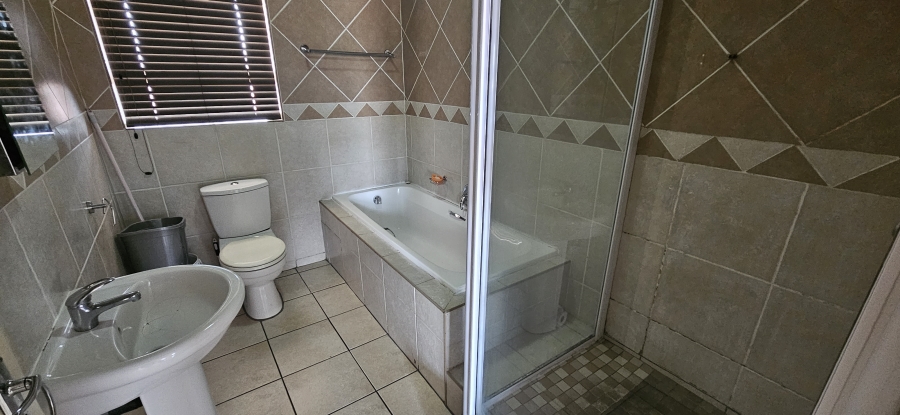 2 Bedroom Property for Sale in New Redruth Gauteng