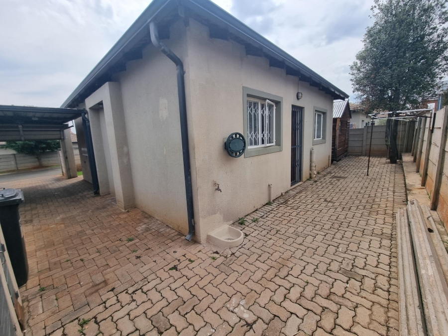 2 Bedroom Property for Sale in Ruimsig Gauteng