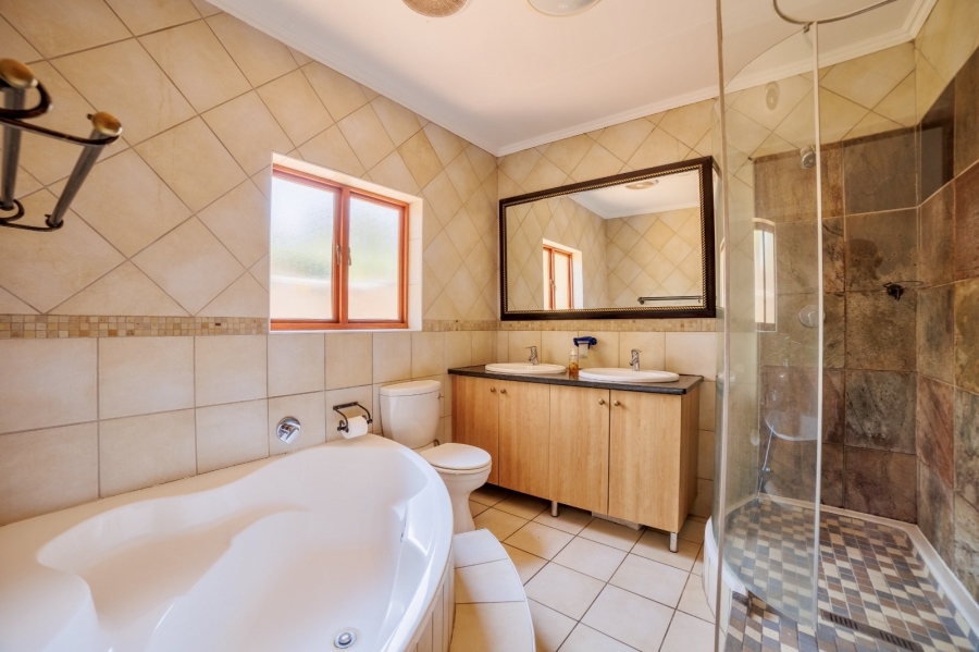 3 Bedroom Property for Sale in Faerie Glen Gauteng