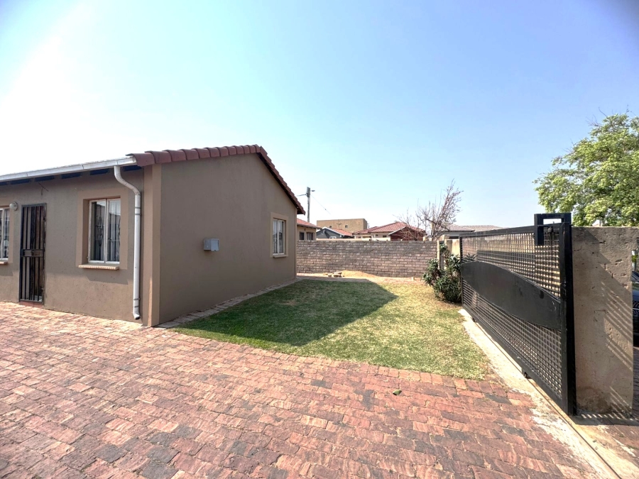 3 Bedroom Property for Sale in Windmill Park Gauteng