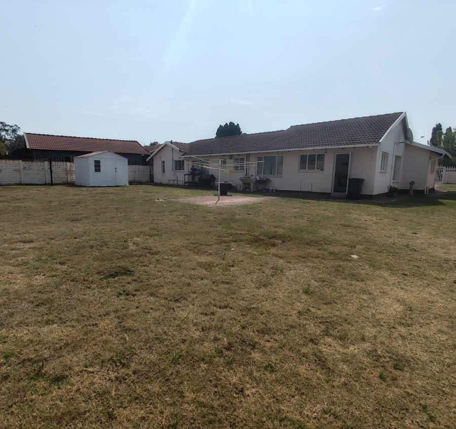 3 Bedroom Property for Sale in Bakerton Gauteng