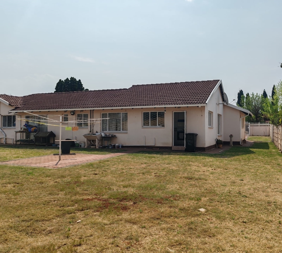 3 Bedroom Property for Sale in Bakerton Gauteng