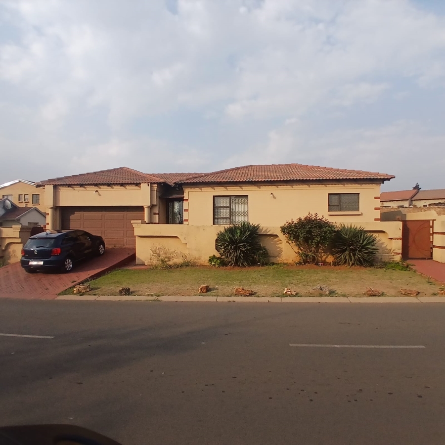 4 Bedroom Property for Sale in Spruit View Gauteng