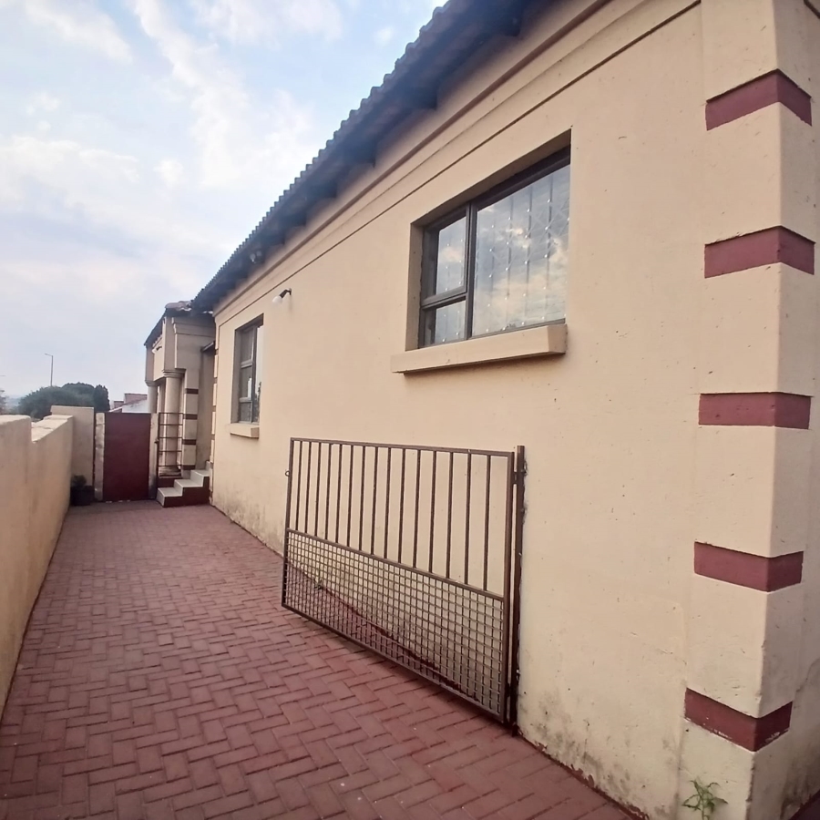 4 Bedroom Property for Sale in Spruit View Gauteng