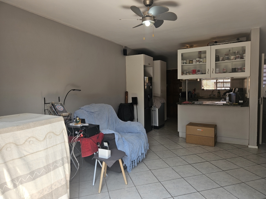 2 Bedroom Property for Sale in Wilgeheuwel Gauteng