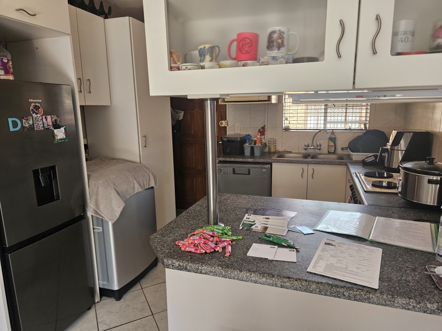 2 Bedroom Property for Sale in Wilgeheuwel Gauteng