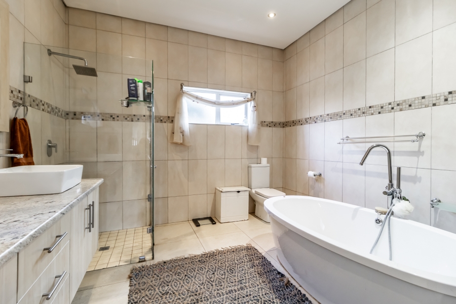 3 Bedroom Property for Sale in Waverley Gauteng