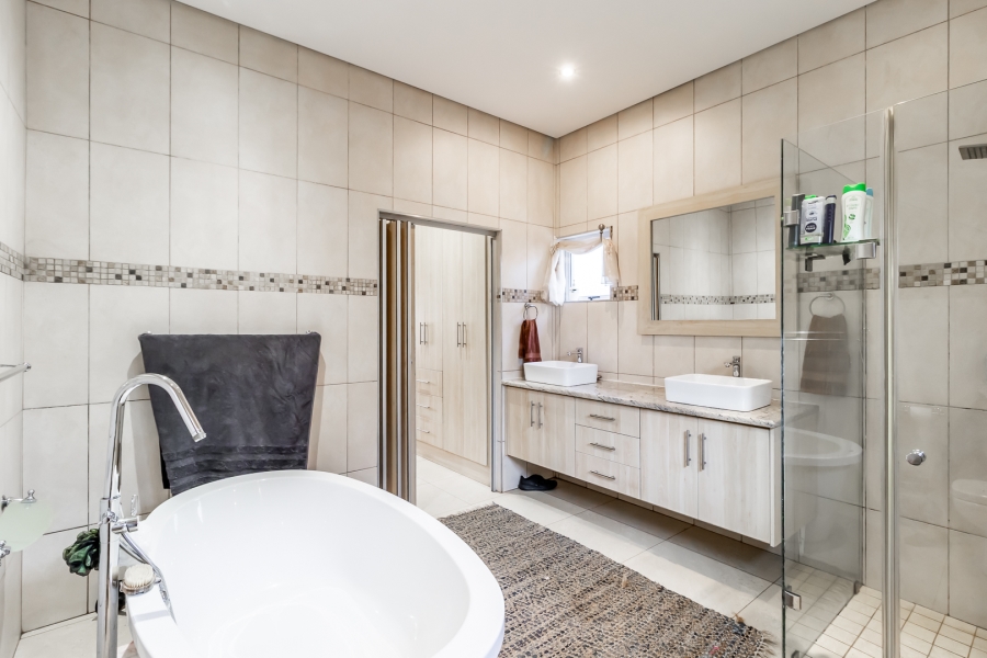 3 Bedroom Property for Sale in Waverley Gauteng