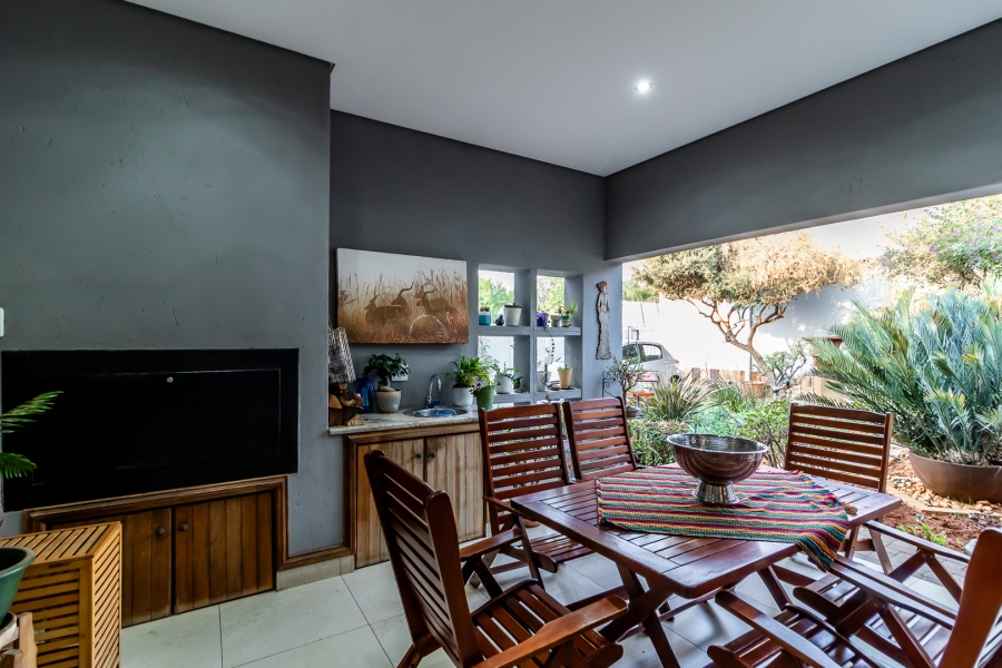 3 Bedroom Property for Sale in Waverley Gauteng