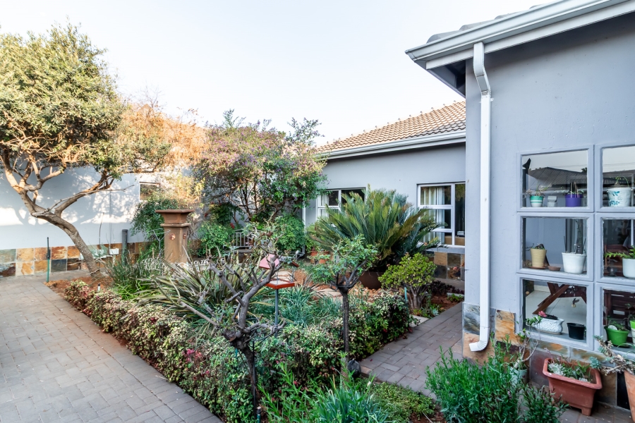 3 Bedroom Property for Sale in Waverley Gauteng